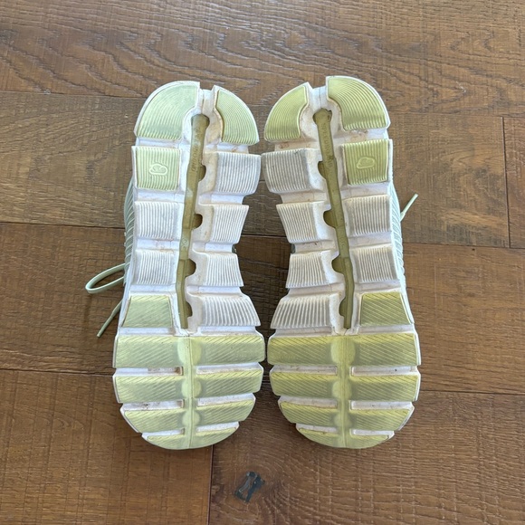 green on cloud tennis shoes - Picture 10 of 10